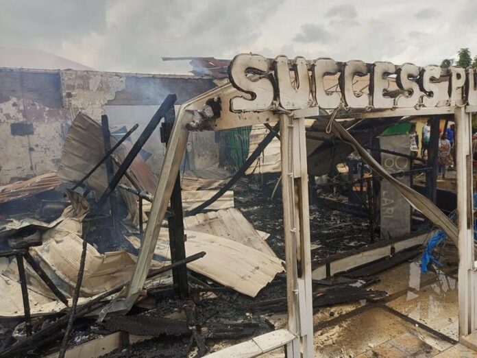 8 shops burnt